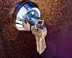 Заклинил замок с сердцевиной